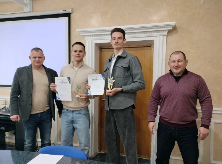 Бронзові призери І туру Всеукраїнського крнкурсу студентських наукових робіт - Володимир Романів та Олександр Верезубенко